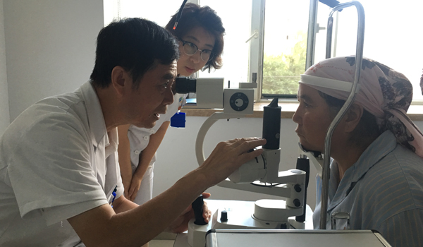 愛心人士攜手普瑞眼科，挽救獨眼維吾爾族老人*后的光明