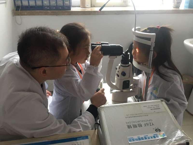 愛眼護(hù)眼，幼兒園小朋友華麗變身“眼科小醫(yī)生”啦!