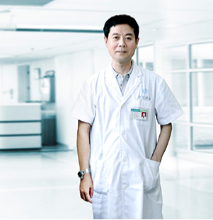 52歲智力障礙白內(nèi)障患者實施手術，術后一家人開心流淚