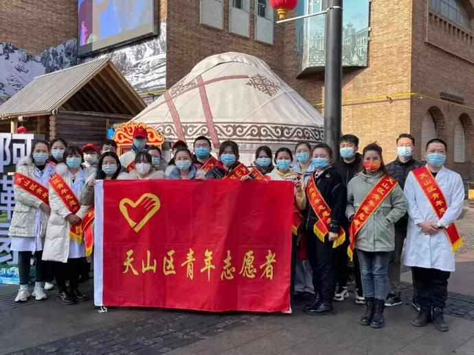 不一樣的時(shí)代，一樣的奉獻(xiàn)！雷鋒精神永流傳！