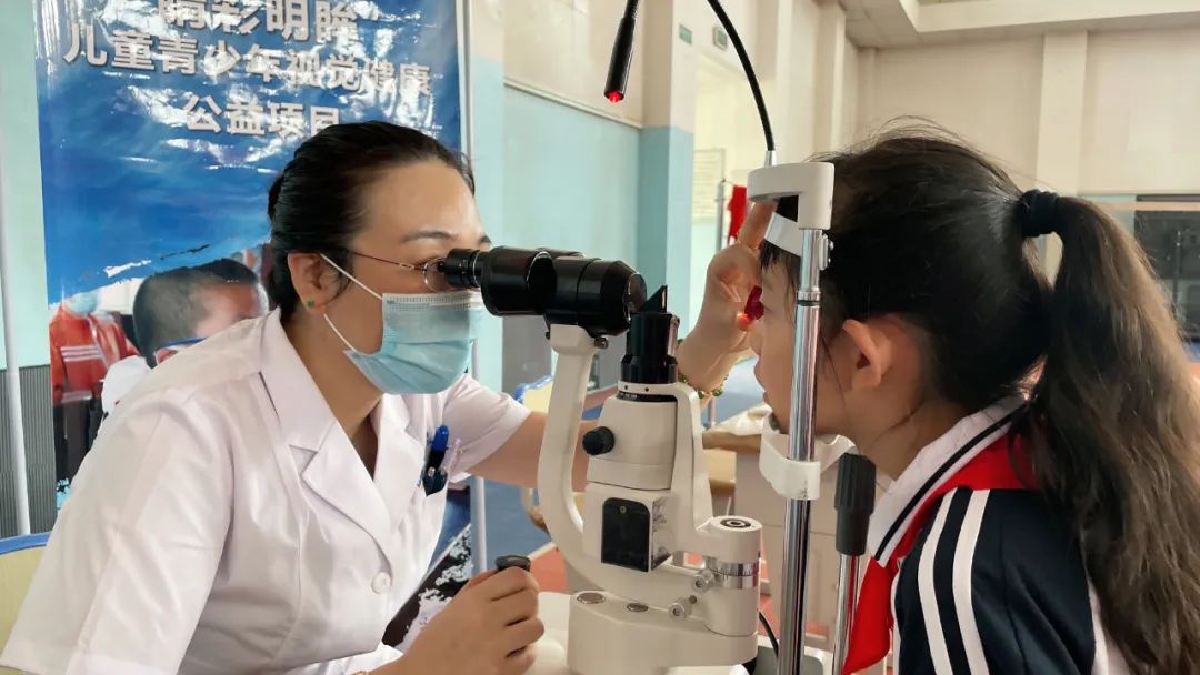 41度高溫下的公益，讓哈密孩子的“視界”更加光明