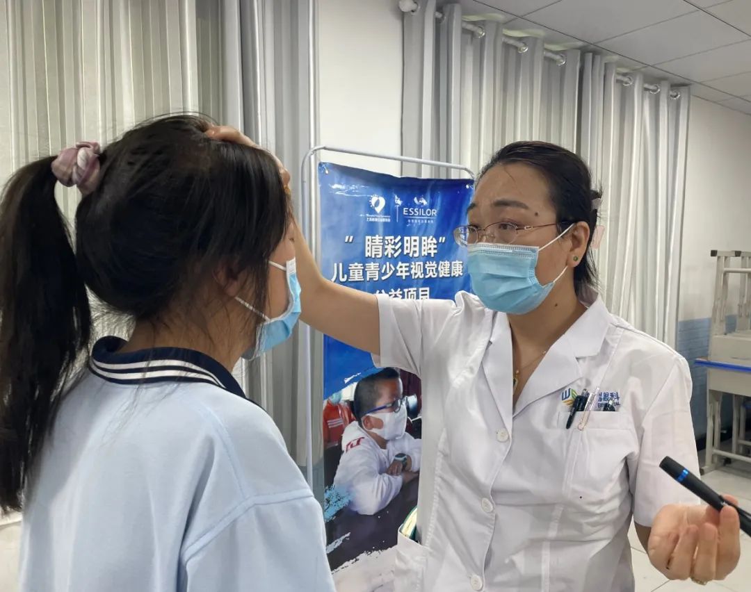 41度高溫下的公益，讓哈密孩子的“視界”更加光明